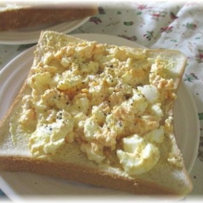 たっぷりの半熟卵が美味しくて２枚も完食しました（＾ｃ＾）　　イングリッシュマフィンがなかったので食パンで代用です☆　　ごちそうさまでした＾＾*